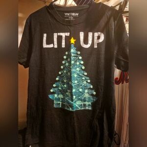 🎄 LIT UP Medium black shirt, holiday
